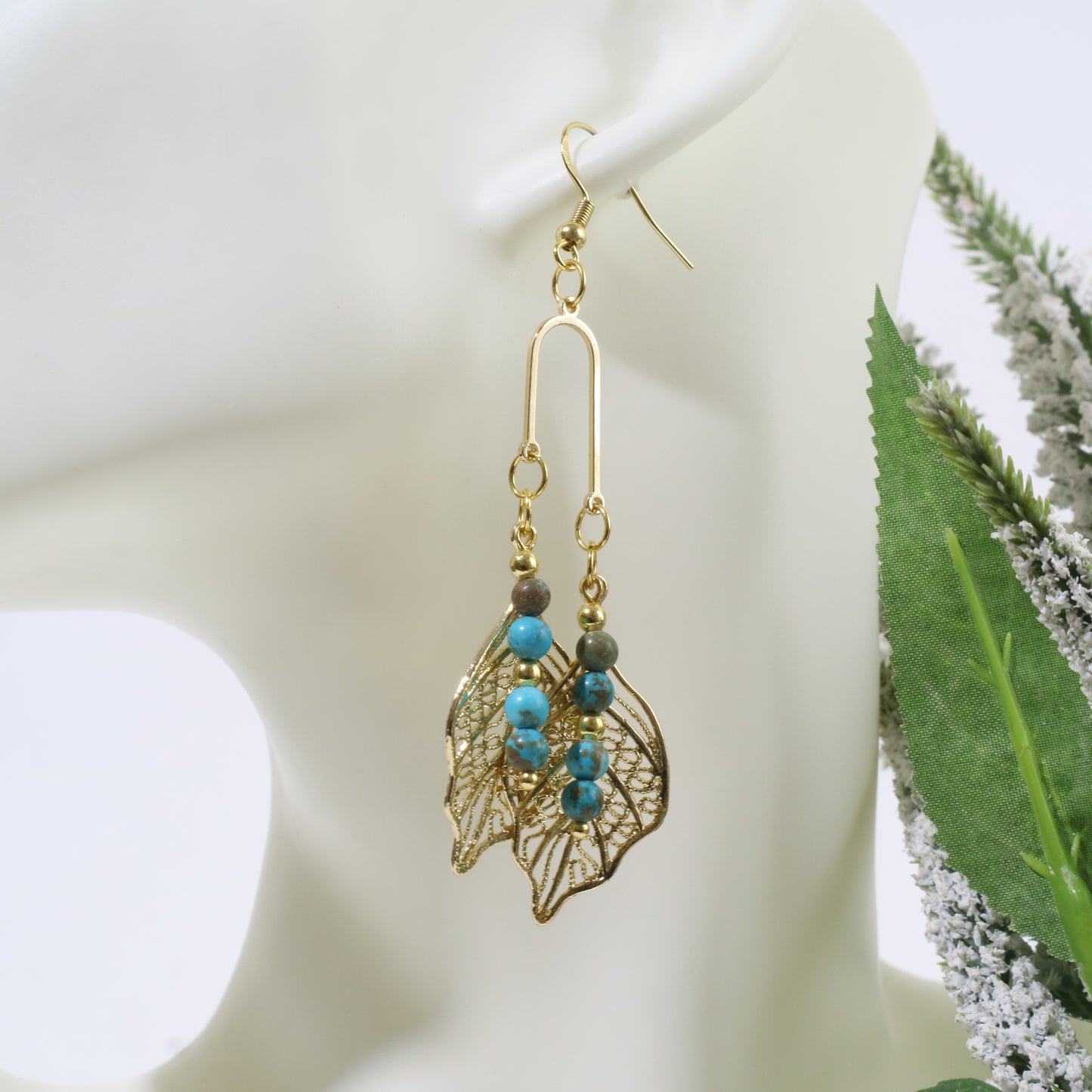 Set mit Quastenohrringen mit Blattkugeln